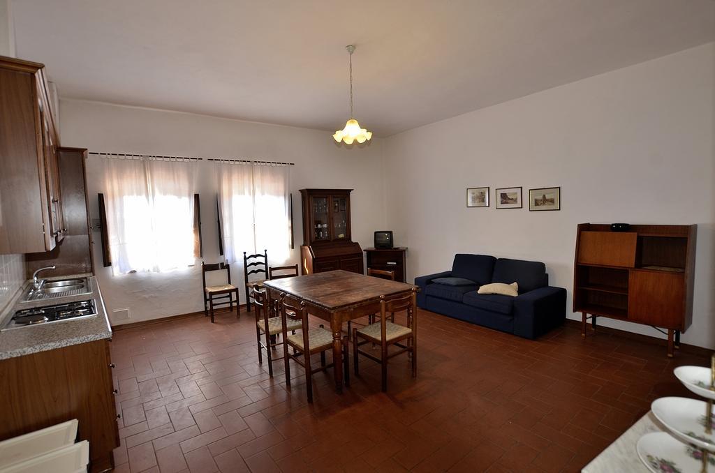 Agriturismo Poggio Ai Grilli กัมบาสซี แตร์เม ห้อง รูปภาพ