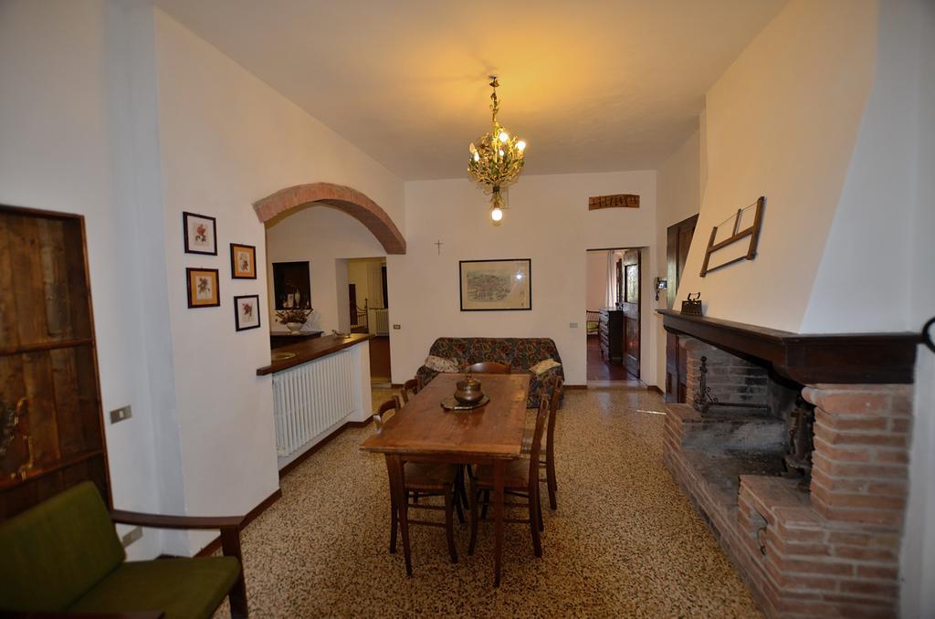 Agriturismo Poggio Ai Grilli กัมบาสซี แตร์เม ห้อง รูปภาพ