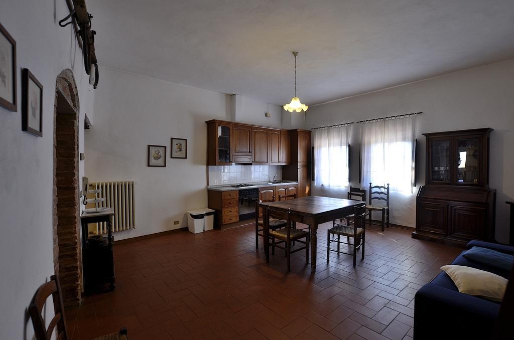 Agriturismo Poggio Ai Grilli กัมบาสซี แตร์เม ห้อง รูปภาพ