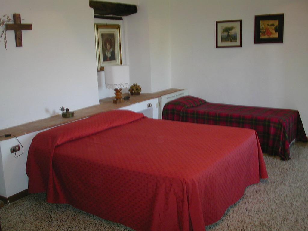 Agriturismo Poggio Ai Grilli กัมบาสซี แตร์เม ห้อง รูปภาพ