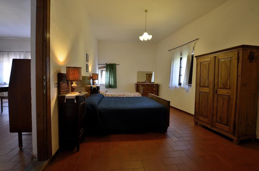 Agriturismo Poggio Ai Grilli กัมบาสซี แตร์เม ห้อง รูปภาพ